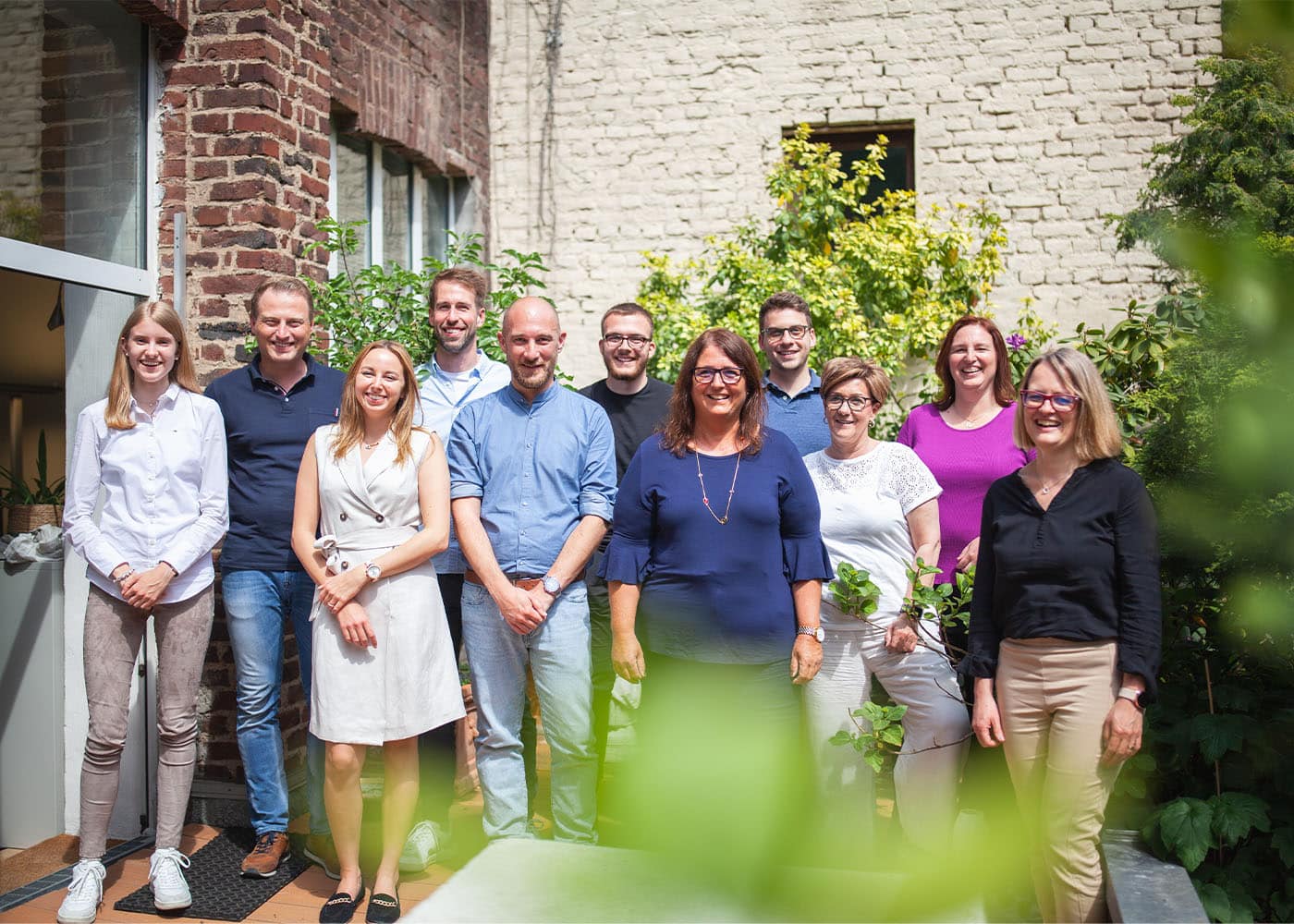 Teamfoto der Justen & Geller Hausverwaltung Mitarbeiter in Köln